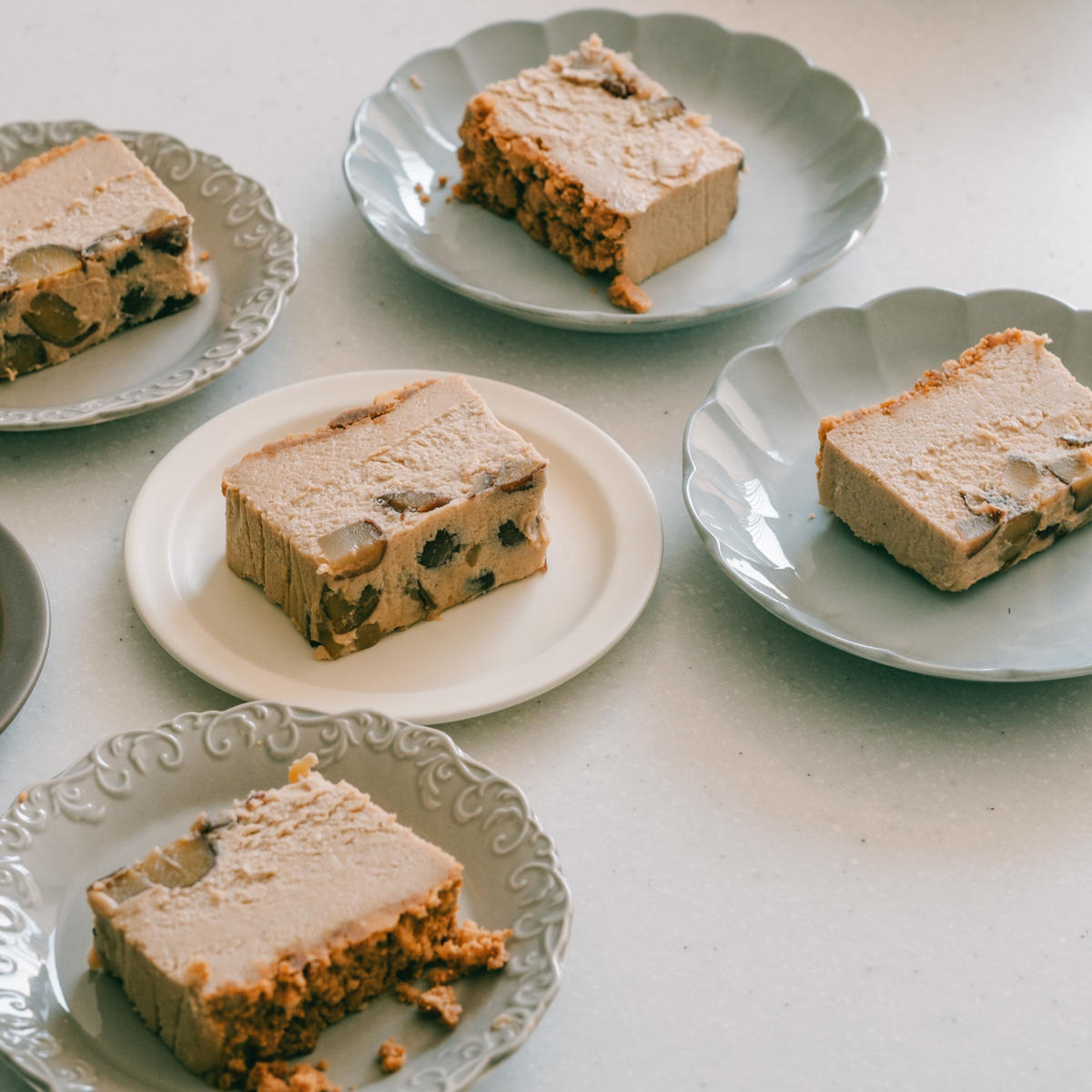 チーズ モンブラン そこにチーズクリームをサンドしてありますので とてもアッサリしています ベースがチーズケーキ 国産和栗に変わります 季節によりましてトッピングの栗が渋皮つきの栗 低価格で大人気の ベースがチーズケーキ チーズ モンブラン そこにチーズクリームをサンドしてありますので とてもアッサリしています ベースがチーズケーキ 国産和栗に変わります 季節によりましてトッピングの栗が渋皮つきの栗 低価格で大人気の ベースがチーズケーキ