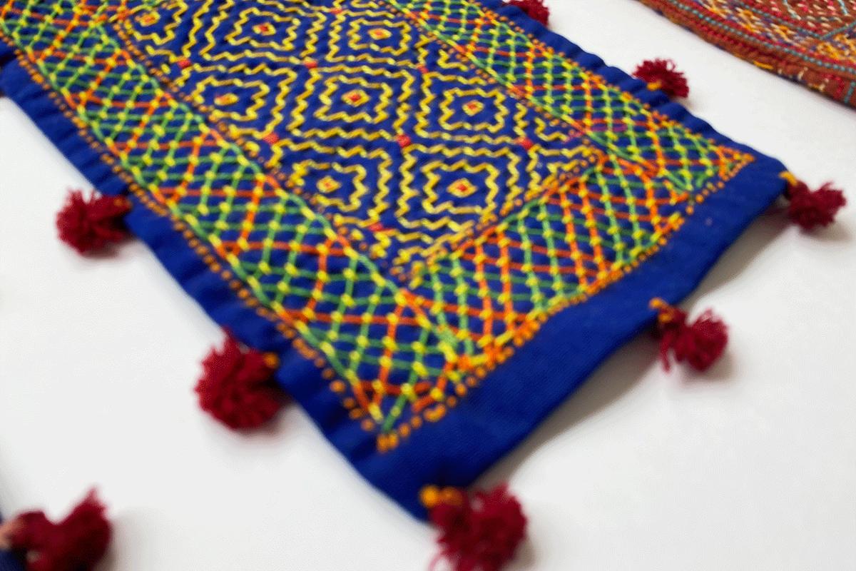 インドの刺繍 巾着バッグ｜グジャラート州カッチ | AROUND INDIA ...
