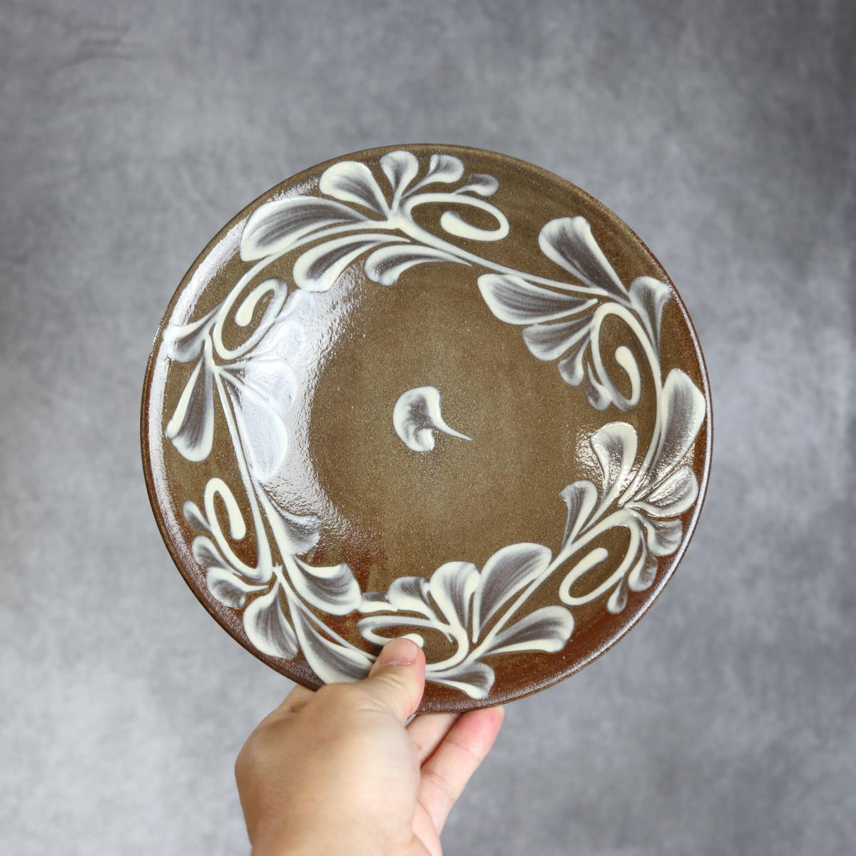 やちむん 沖縄 工房十鶴 唐草模様 7.5寸皿