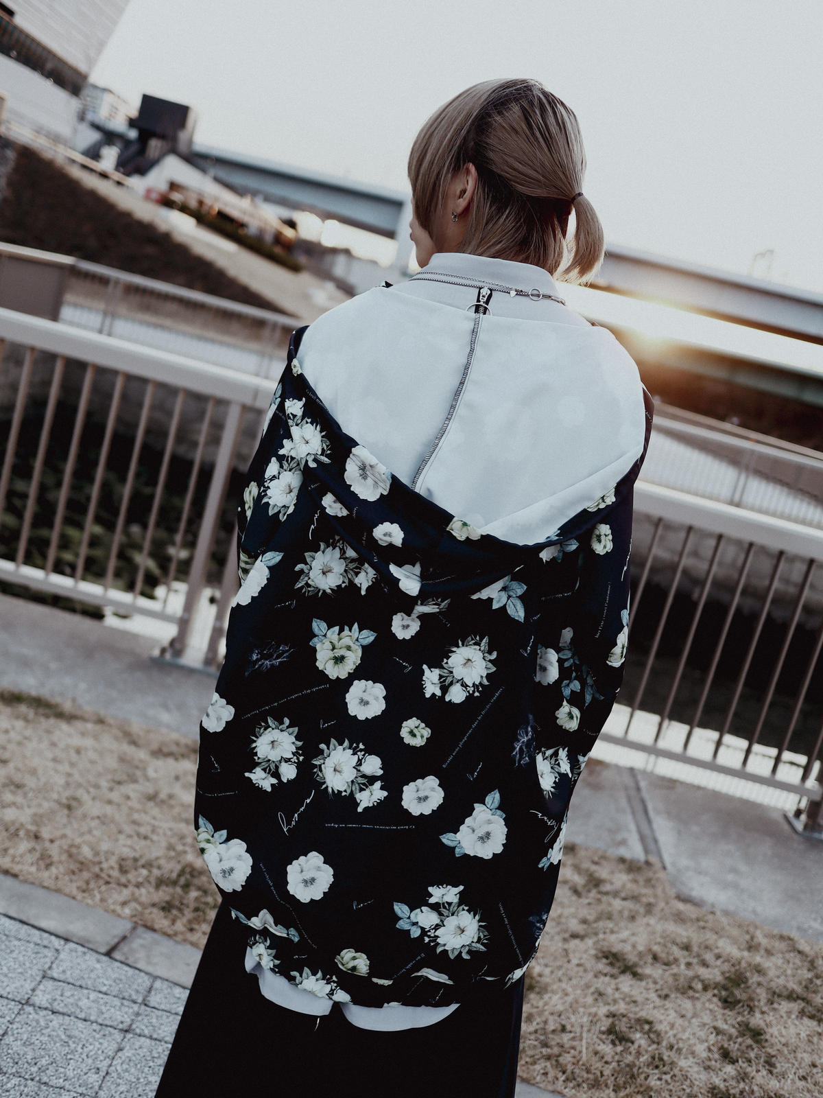 評価 AFYF FLORAL INC JET ZIP PARKA FLOWER WHT agapeeurope.org