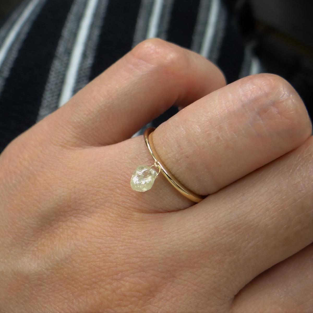 アウトレット☆送料無料】 K18YG 0.77ct ダイヤモンド原石のスウィング ...
