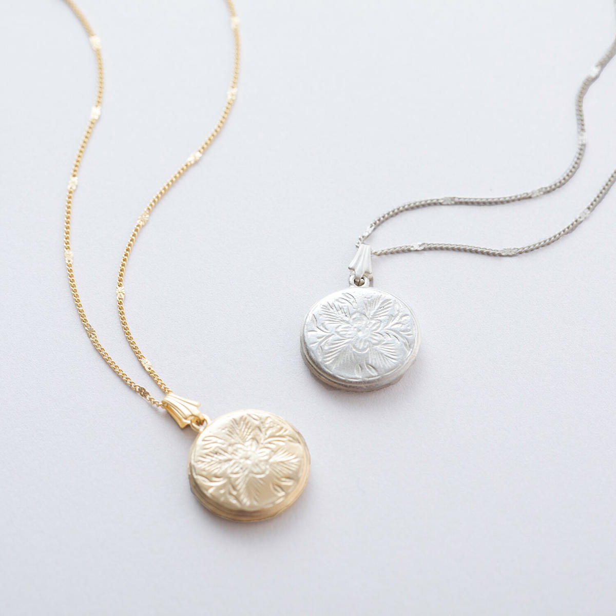IAN047:ビンテージフラワーメダルネックレス / Vintage medal-like necklace 送料無料ギフト vintage*パネルペンダントトップ フラワー シルバー ネックレス