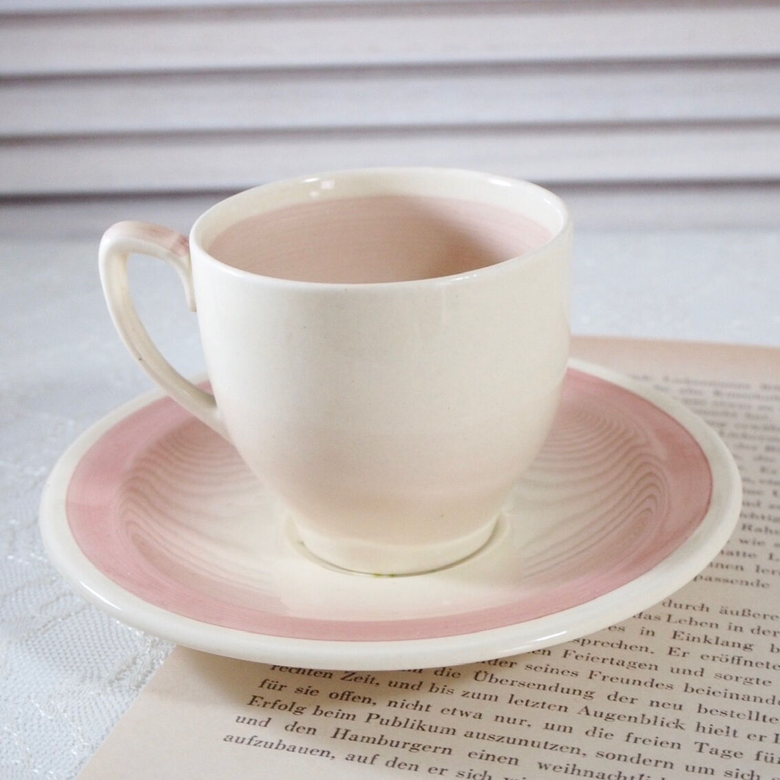 Susie Cooper スージー・クーパー ドレスデンスプレイ デミタスカップ