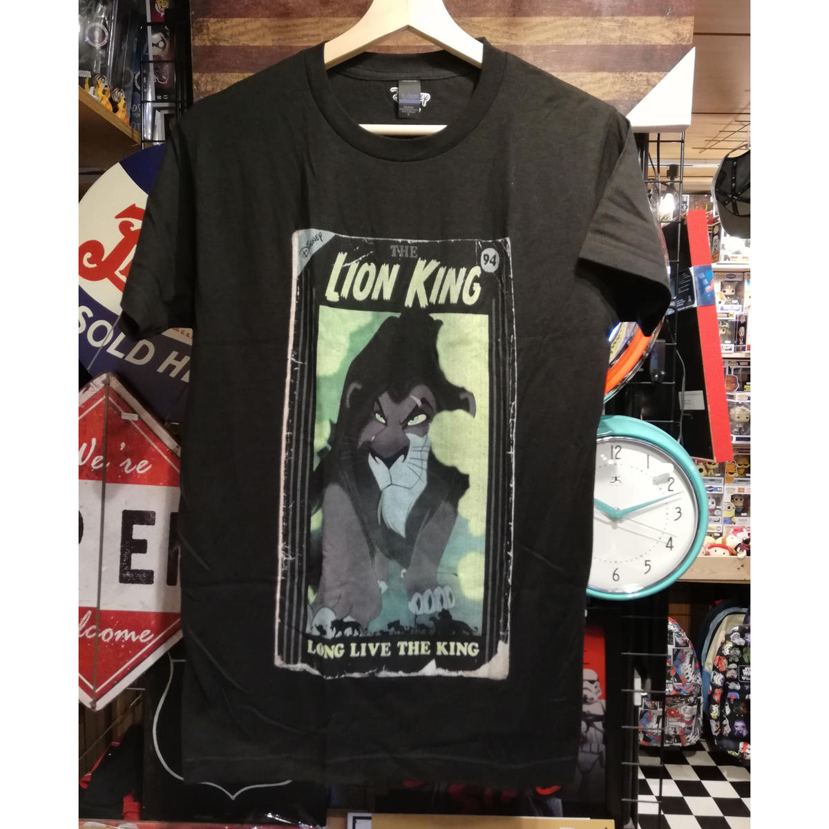 【USA直輸入】DISNEY ライオンキング スカー ビデオ キング Tシャツ ハイエナ ディズニー ヴィランズ Lion king シェンジ バンザイ エド