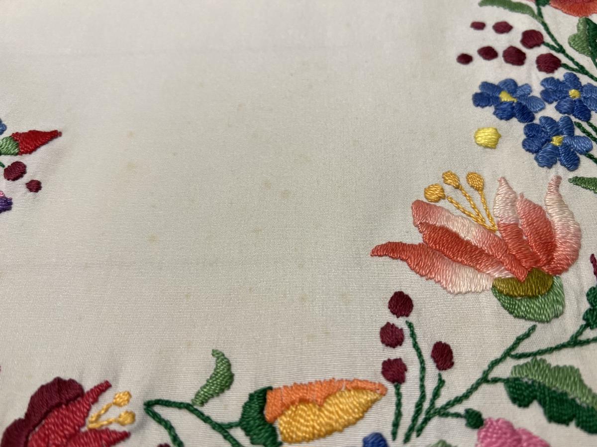 ハンガリー製アンティークレース刺繍テーブルクロス