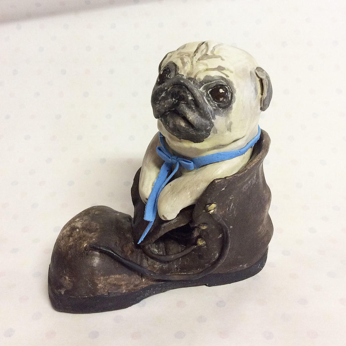 紙粘土 靴に入ったパグ Pugoods 紙粘土 靴に入ったパグ Pugoods