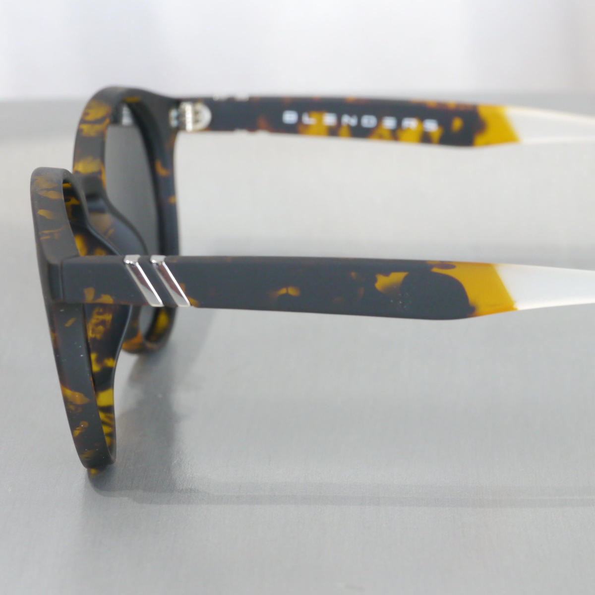 Blenders Eyewear COASTAL Lakey 7 Black POLARI...