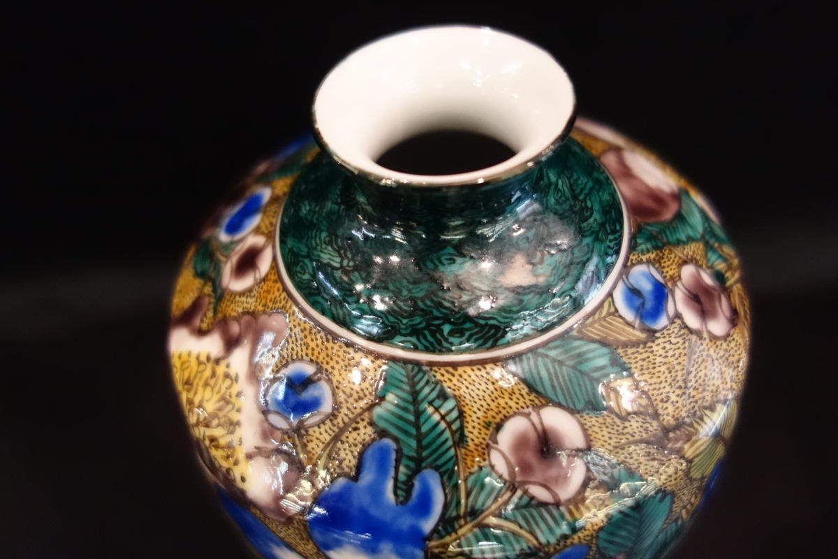 花瓶6.5号吉田屋山茶花 陶粋作 | 金澤・東山 九谷焼「宮」goo 花瓶6.5号吉田屋山茶花 陶粋作 | 金澤・東山 九谷焼「宮」goo