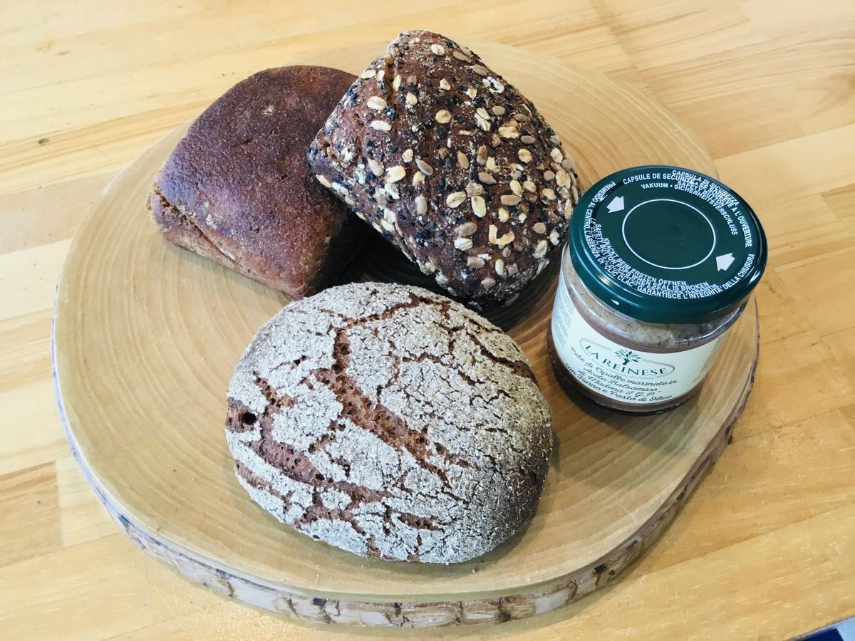 ライ麦パン3種 玉ねぎパテ ライ麦ハウスベーカリー