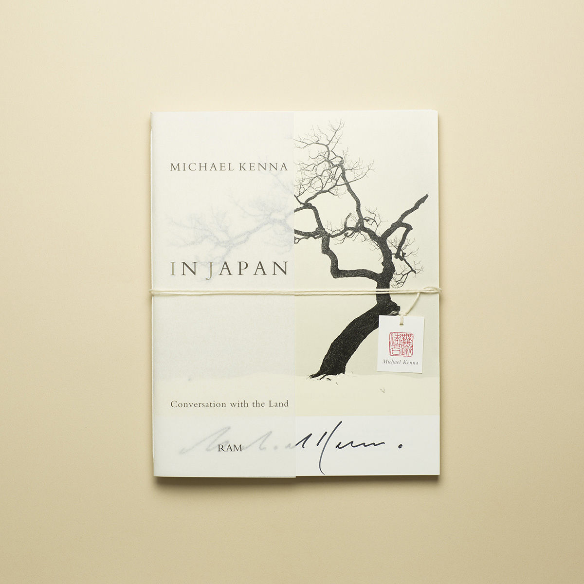 【 IN JAPAN 】 初版 Michael Kenna サイン本 コレクターズアイテム 【 IN JAPAN 】 初版 Michael Kenna サイン本 コレクターズアイテム