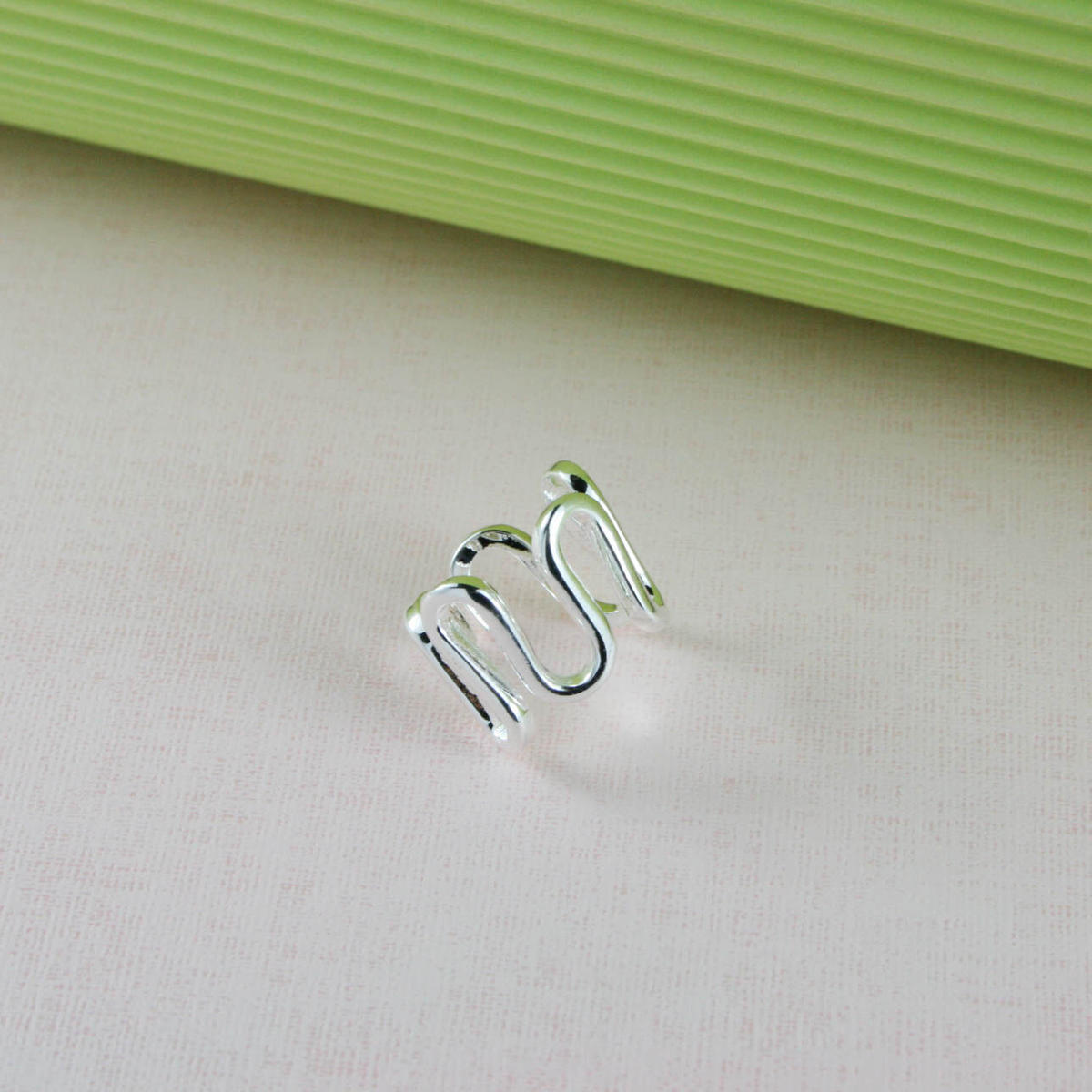 FADE, RING 'WIND'