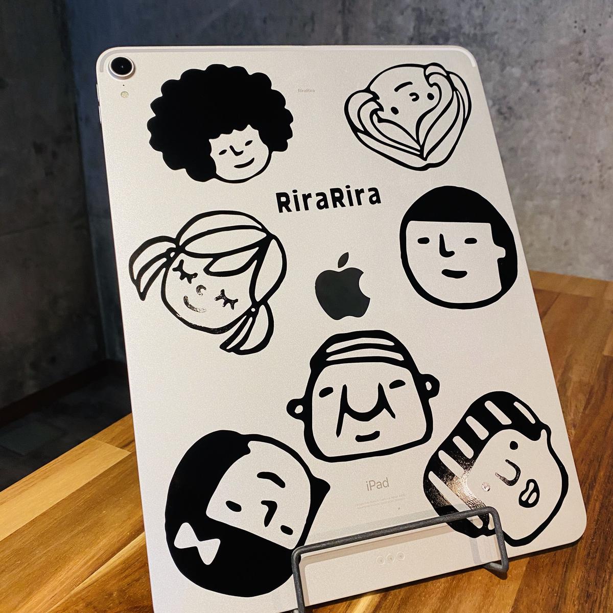 こうめちゃん顔だけステッカー*7cm×7.5cm | RiraRiraはんこストア