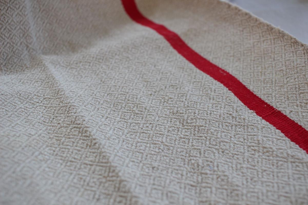 アンティークバスク織り緻密な織模様クロス 赤＆ネイビー イニシャル