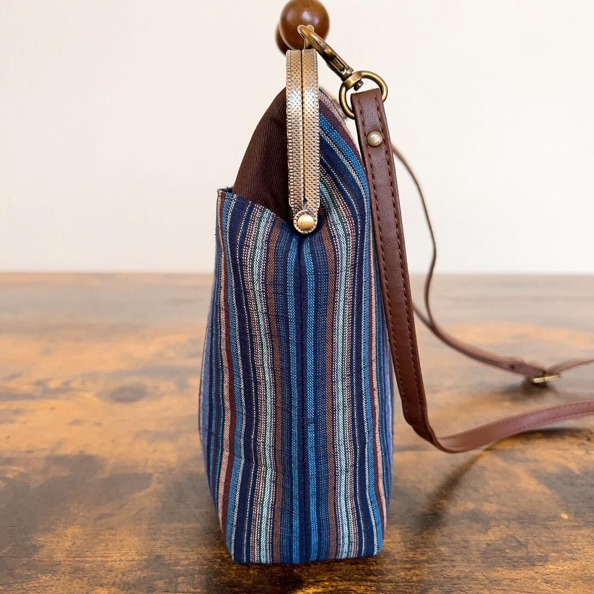 会津木綿＊木玉がま口スマホショルダーbag（紺茶多色縞） | Rui