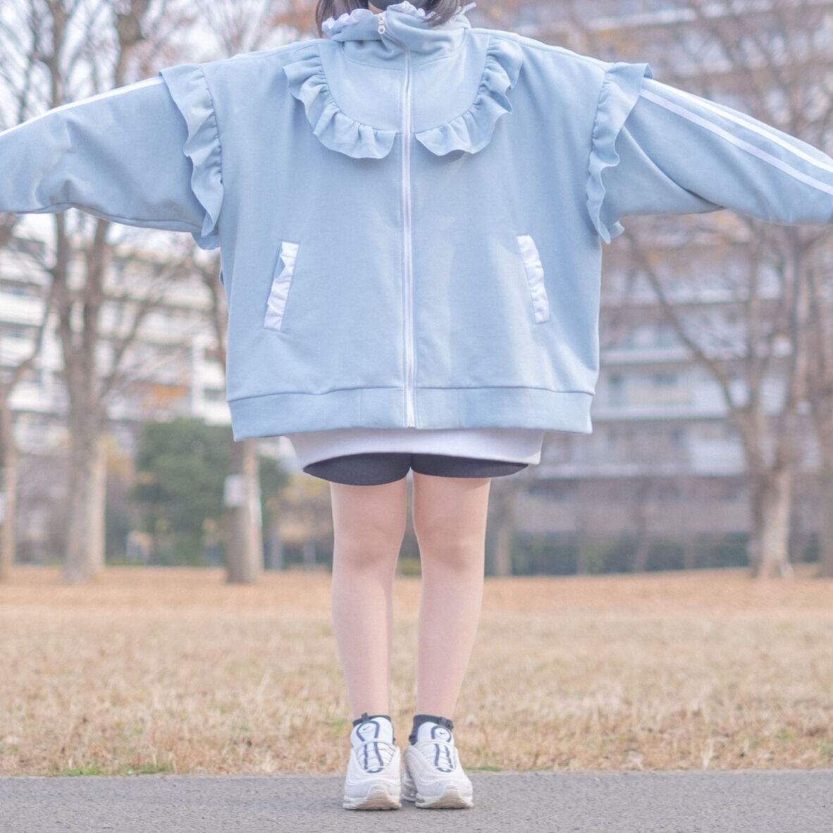 satoi フリルハイネックパーカー light blue水色