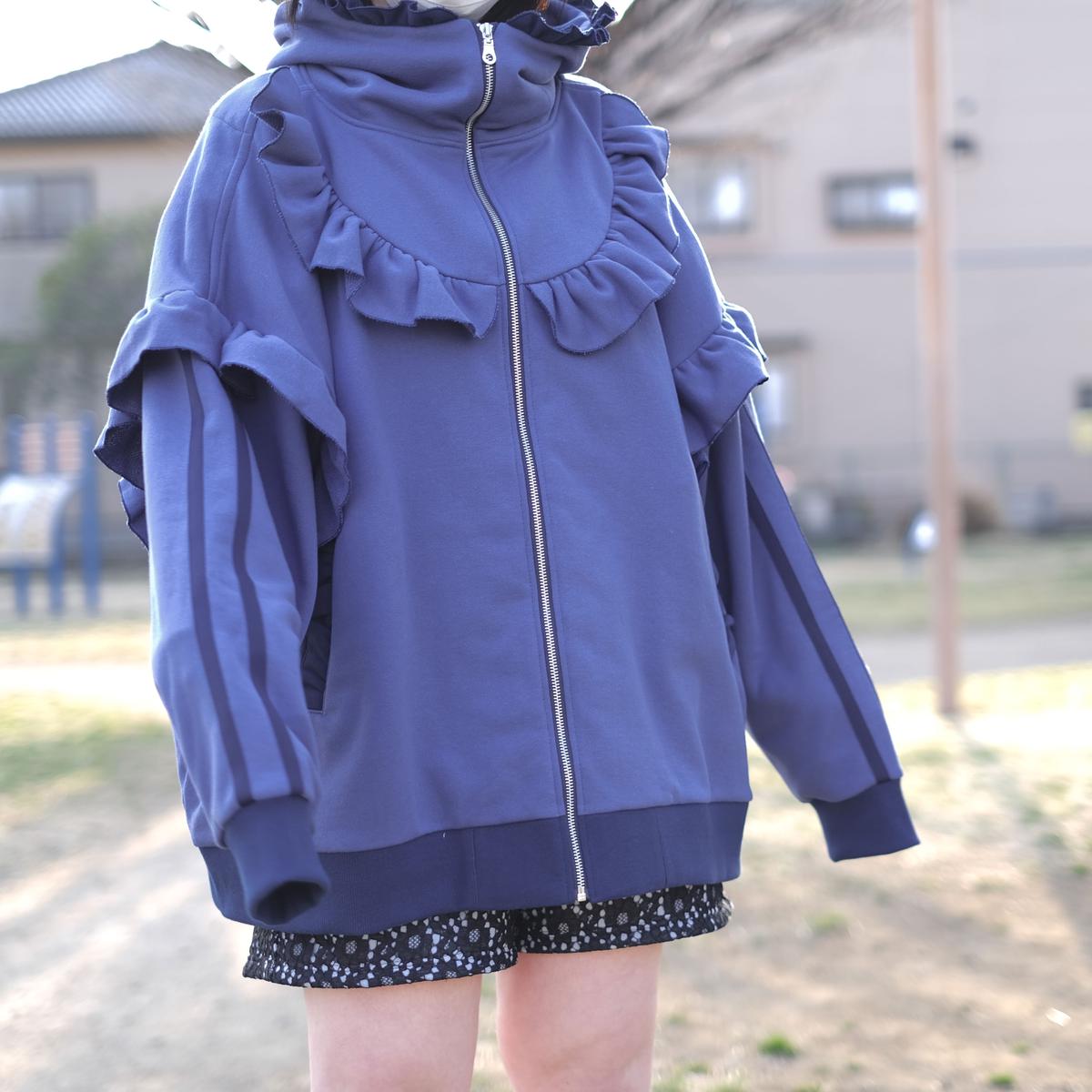 satoi】フリルハイネックパーカー<light blue × navy>+