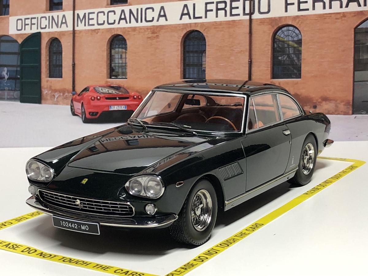 BBR 1/18スケール フェラーリ 330GT 2+2 Enzo