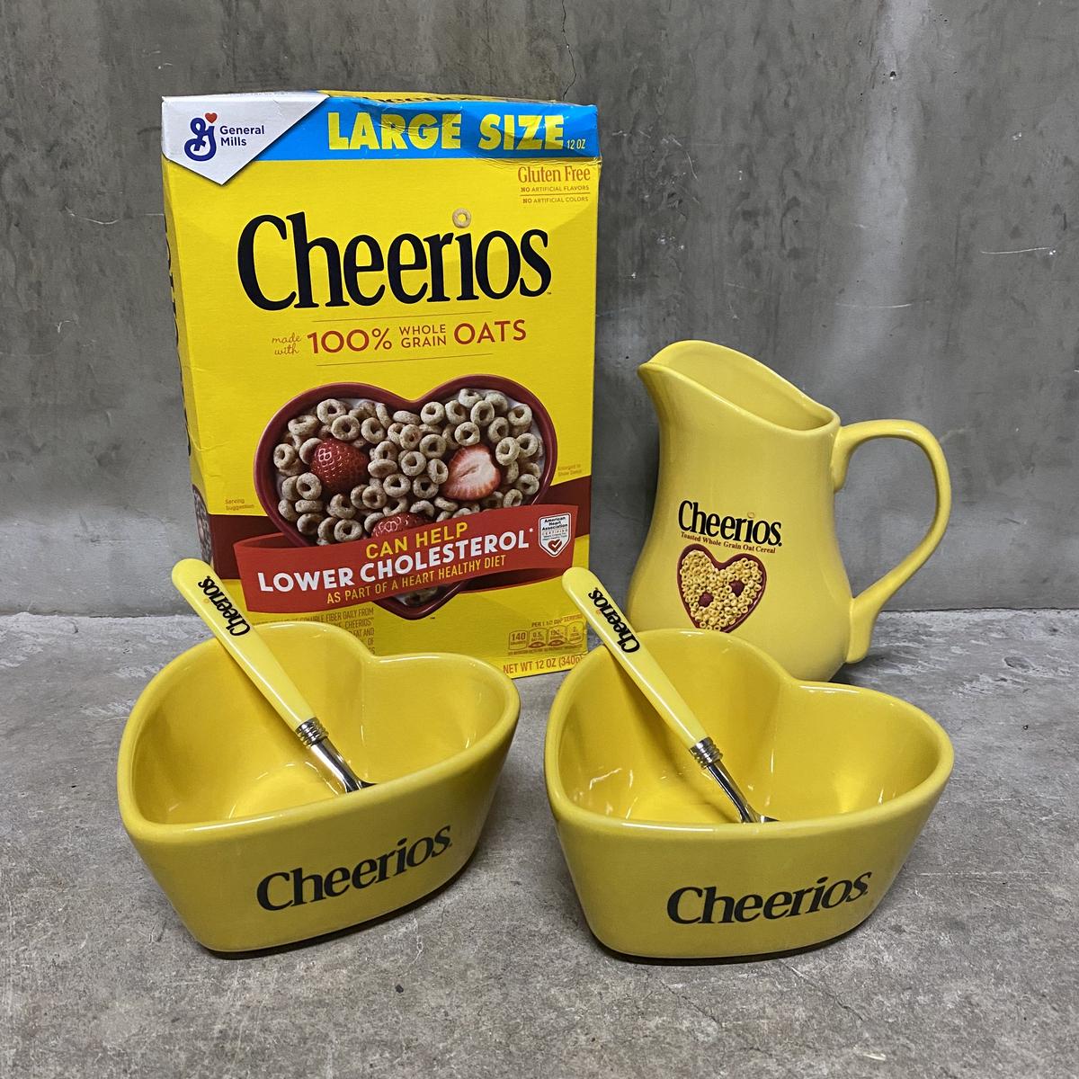 2003 GM Cheerios cereal bowl&milk pitcher Ham...