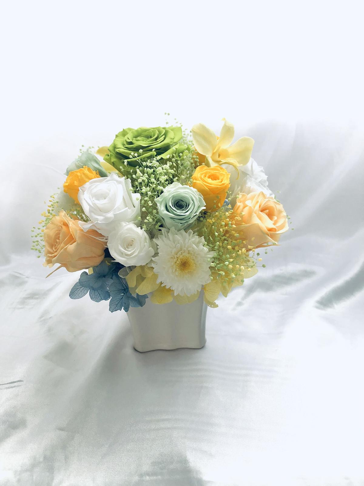 プリザーブドフラワーグリーンローズとデンファレの癒しの花 陶器花器アレンジ フラワーケース付