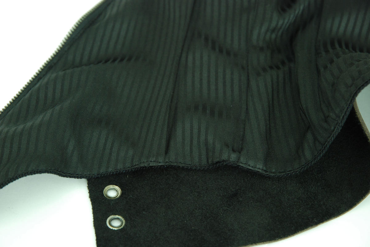 "Restraint"レザーコルセット