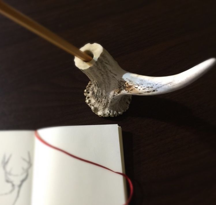【文具】北海道白老町産 天然エゾシカ使用「ペン立て」 DEER HORN