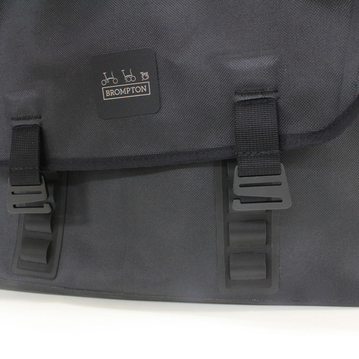 BROMPTON Messenger Waterproof Bag 20L [Black]