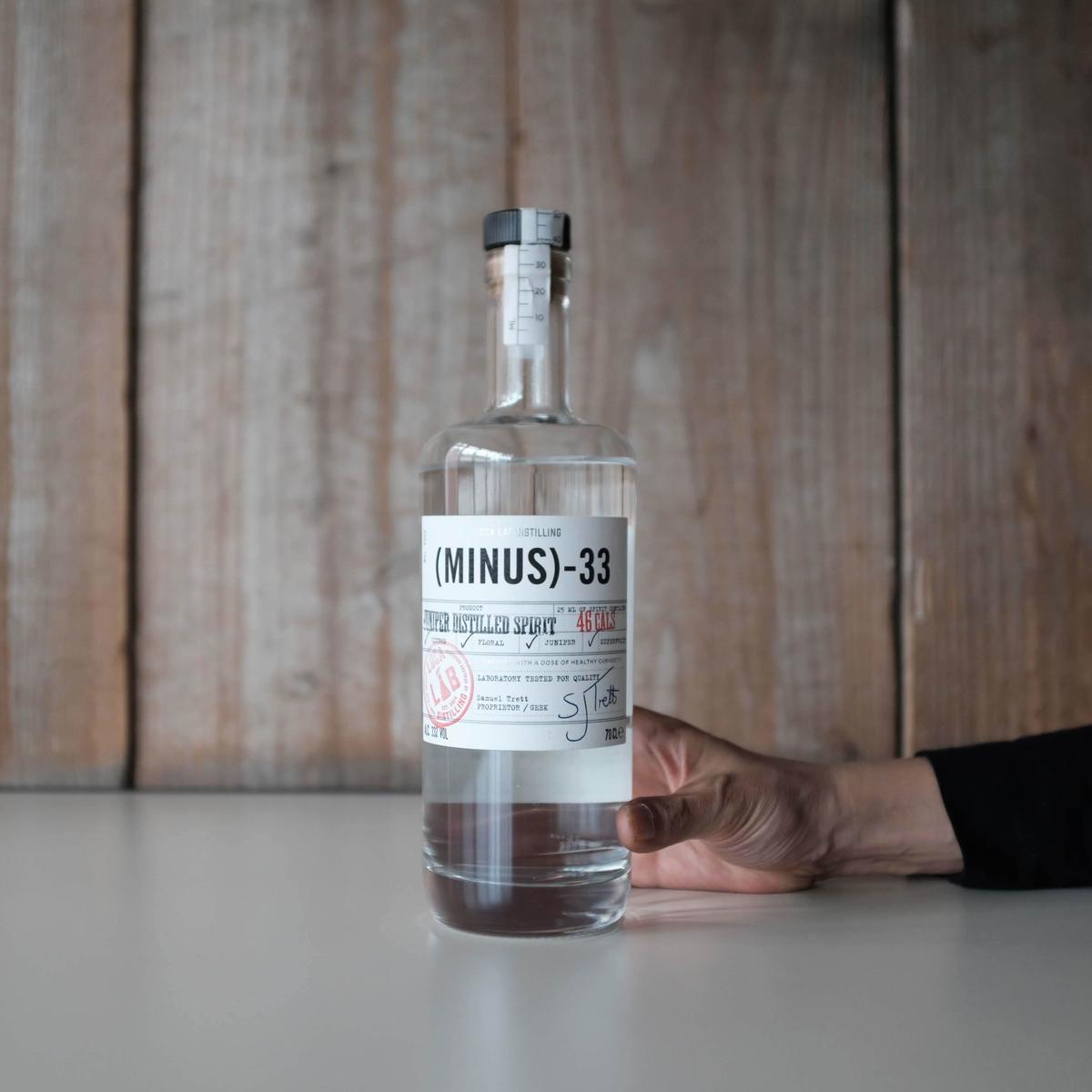 MINUS 33 JUNIPER DISTILLED SPIRIT GIN BOTTLE