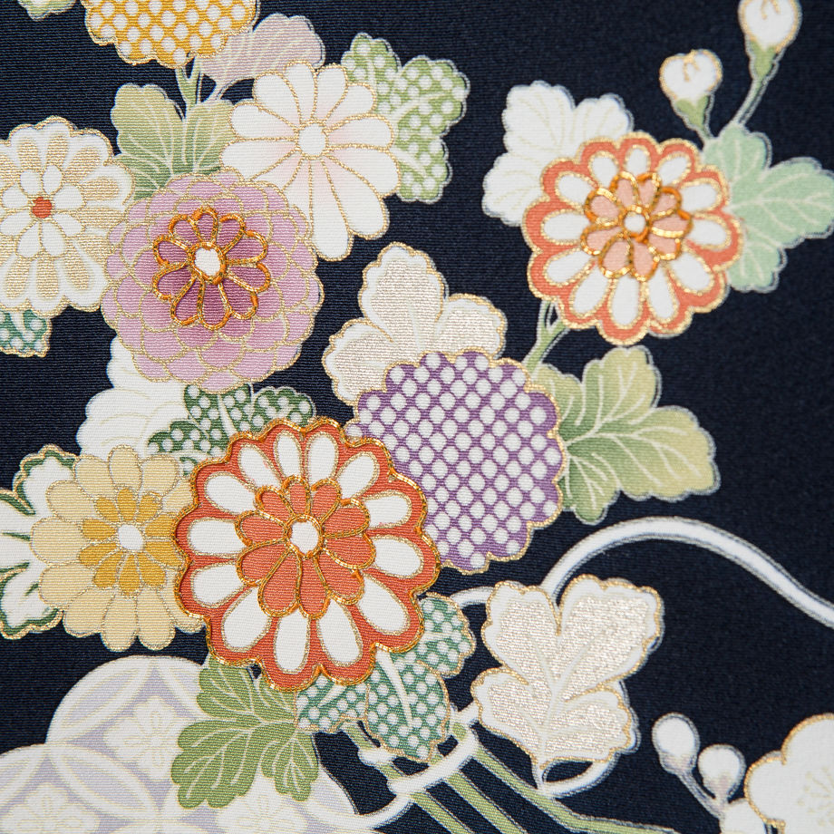 京友禅】金駒刺繍の花々と花熨斗文様がひしめき合う格調高い