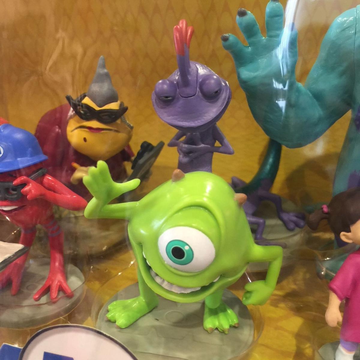 ディズニーピクサー モンスターズインク フィギュアセット Sojiji Base Garage