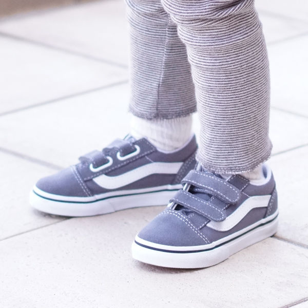Vans ヴァンズ オールドスクール スニーカー キッズ ベビー用 グレー Focus Vans ヴァンズ オールドスクール スニーカー キッズ ベビー用 グレー Focus