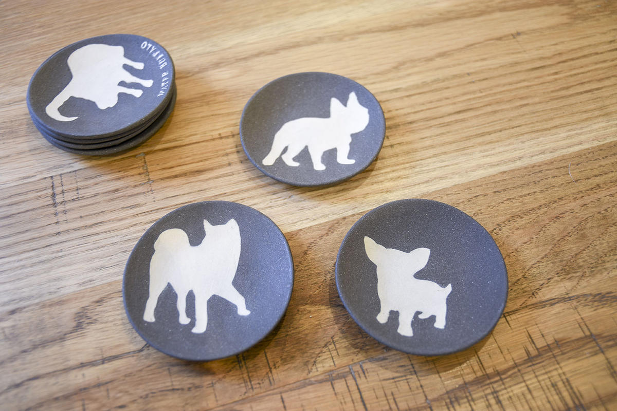 豆皿絵付け セミオーダー 1枚 フレンチブルドッグと中型犬の犬服 ビビビ