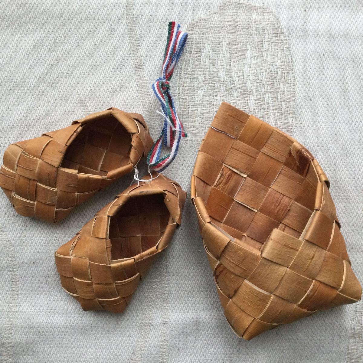 白樺樹皮細工の本plaited basketry with birch bark 白樺細工のテクニック集 Plaited Basketry With Birch Bark - 旅