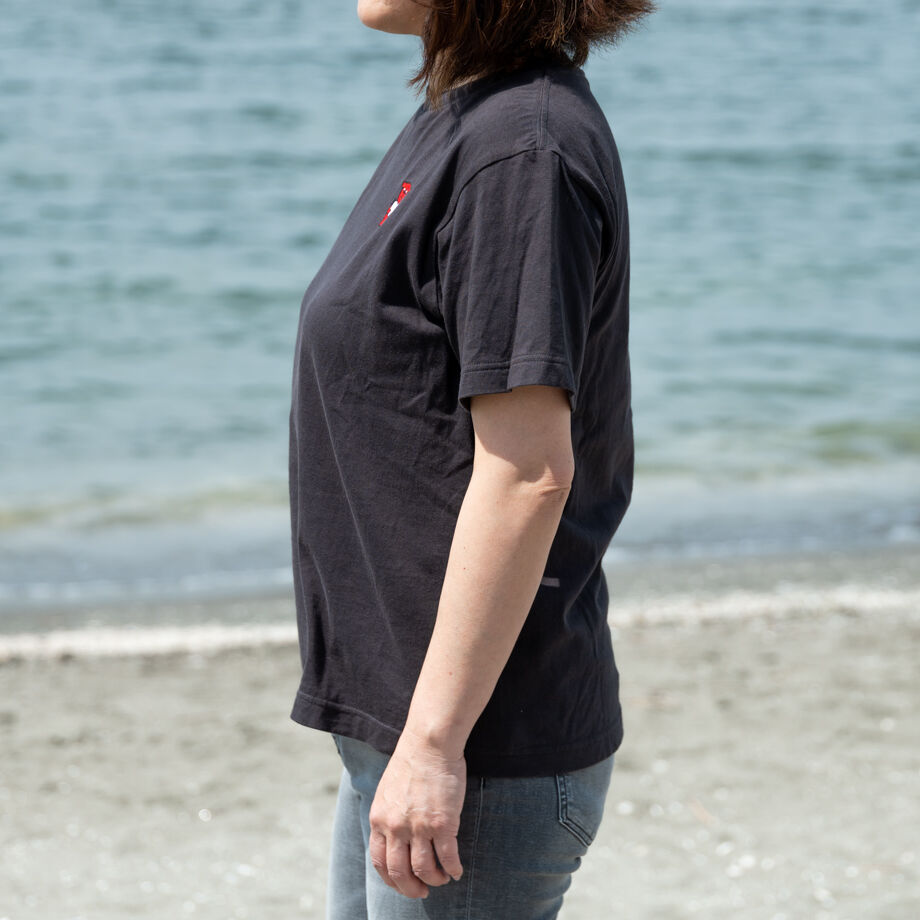 チーバくん刺繡入りtシャツ横向き アースブラック 旅するチーバくん