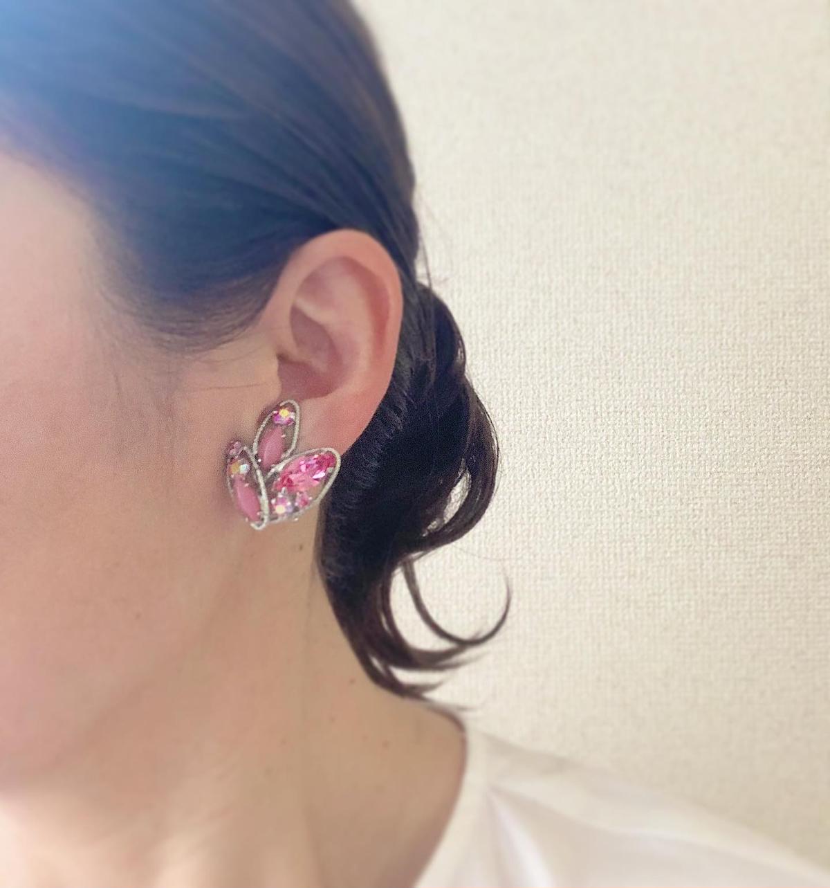 Angelo スワロフスキー 10のピアス S P 113 イヤリング キラキラ シンプル チタン ライトサファイアシマー 一粒 樹脂 売れ筋がひ新作 10のピアス