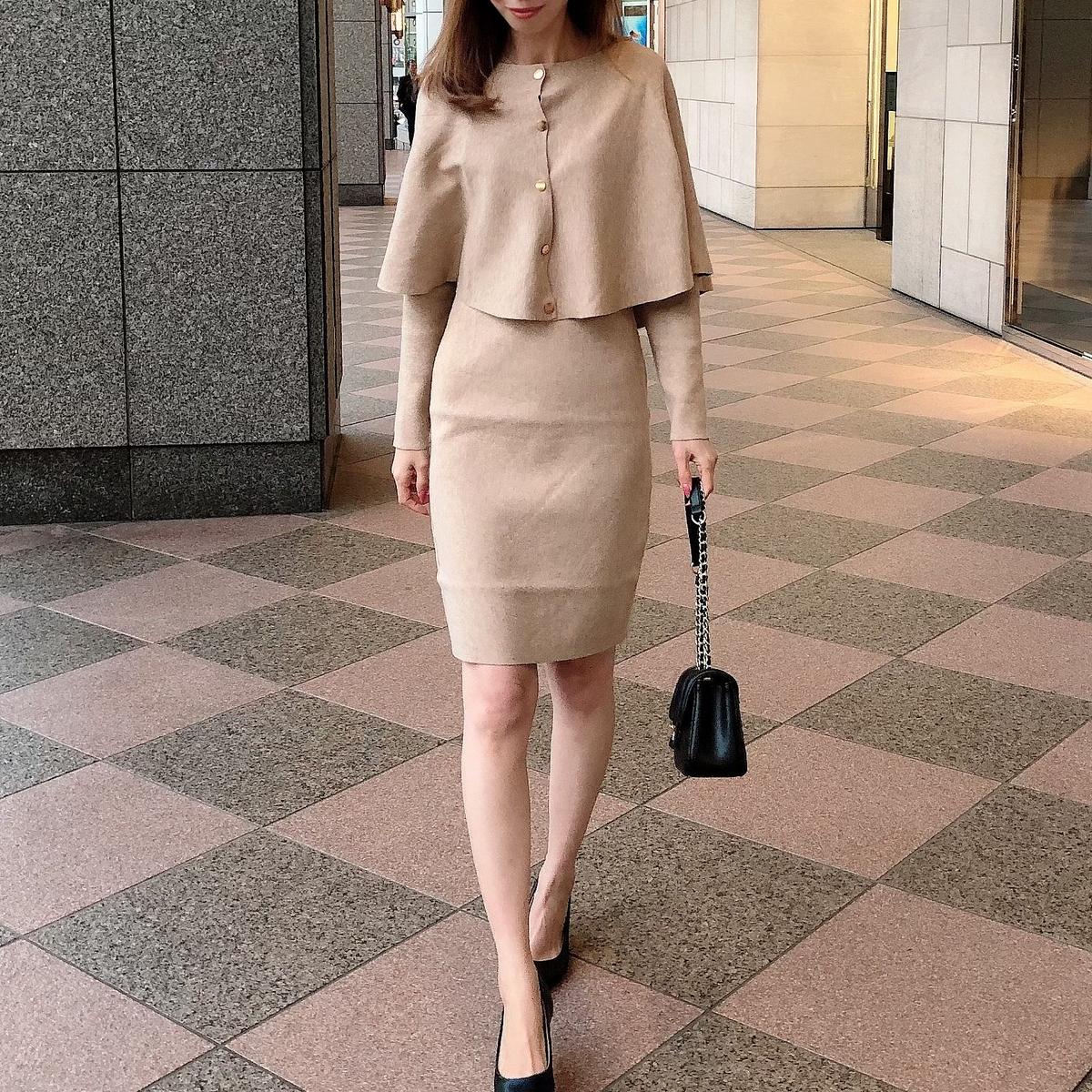 ケープ付きニットワンピース Tiamy ケープ付きニットワンピース Tiamy