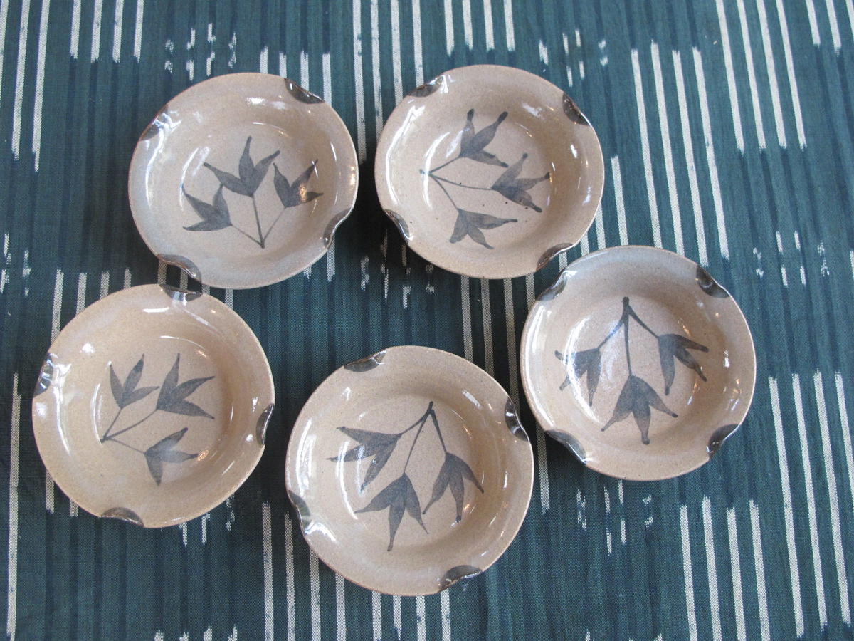 5820383: 三玄窯造 絵唐津茶碗（共箱）