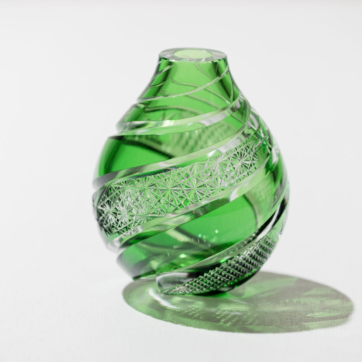 切子花瓶 つむじかぜ 緑 ともきりこ Tomokiriko