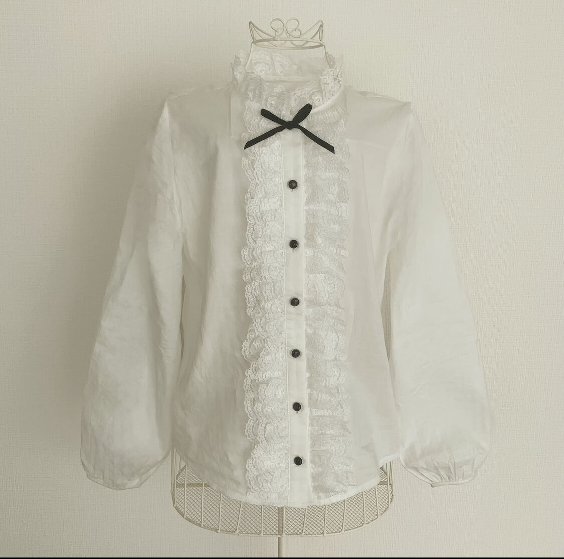 French classic lace blouse | Treat ürself