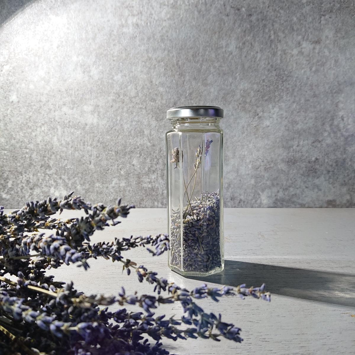 香り良いラベンダーのドライスワッグとアンティーク香瓶のセット Berries Online