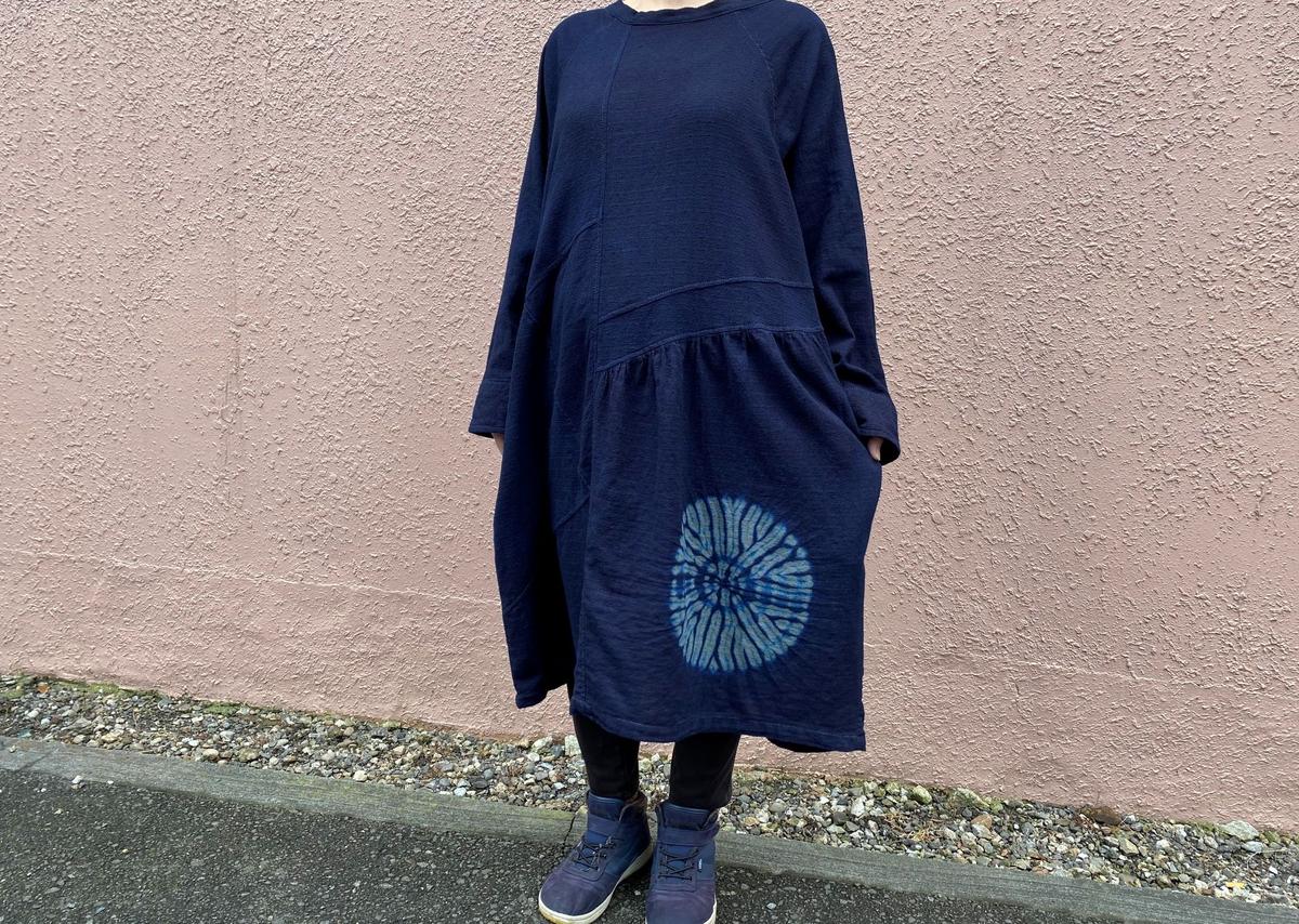 日頃の感謝を込めて大特価 一点物 藍染めワンピース両面唐松絞り 着丈90cm 勝ち色 一点