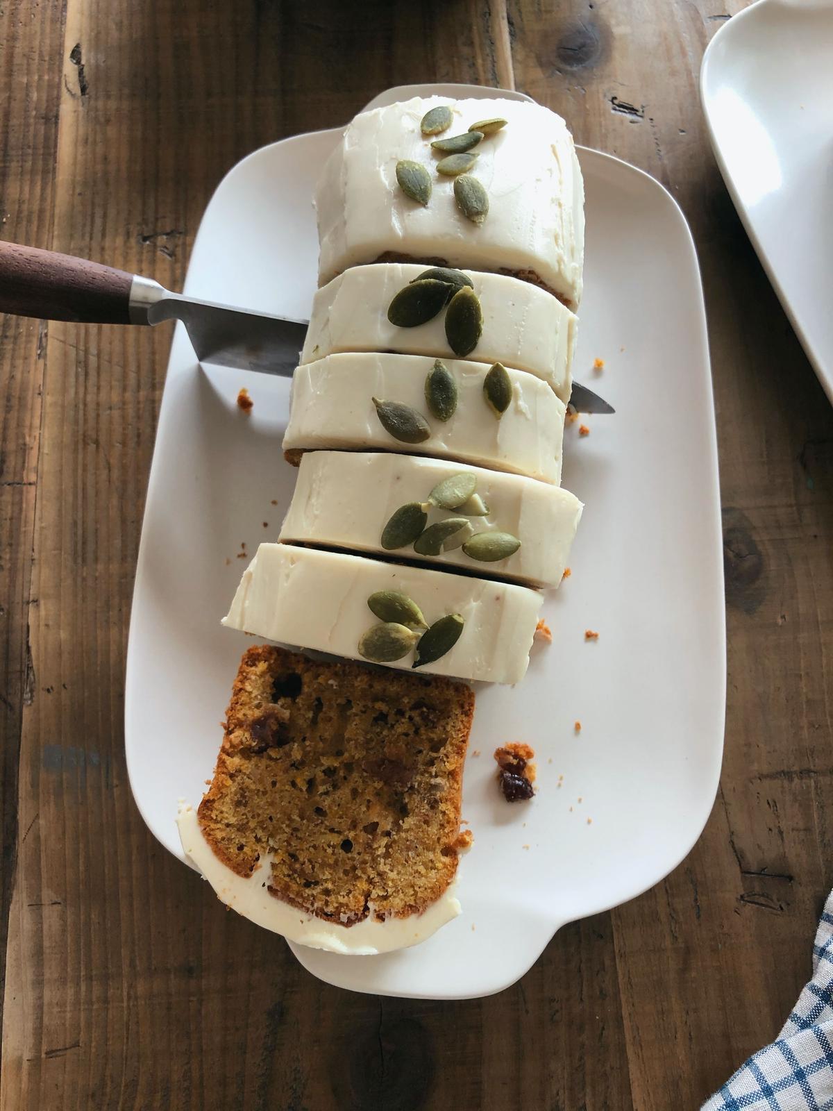 キャロットケーキバーとクリームチーズフロスティングのレシピ