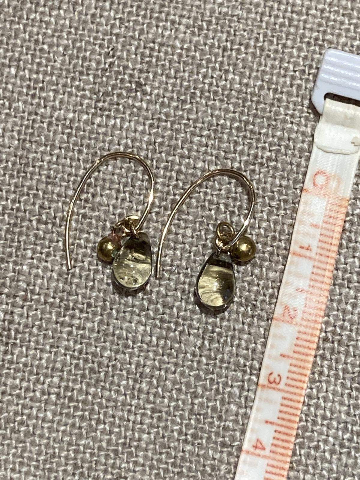 可愛い チェコガラス 箔入りレッド 16kgpフープイヤリング 14kgfピアス