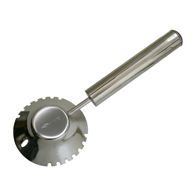 人生が変わる料理道具掲載 ウロコが飛び散らない もっと早く知りたかったウロコ取り器 飯田屋