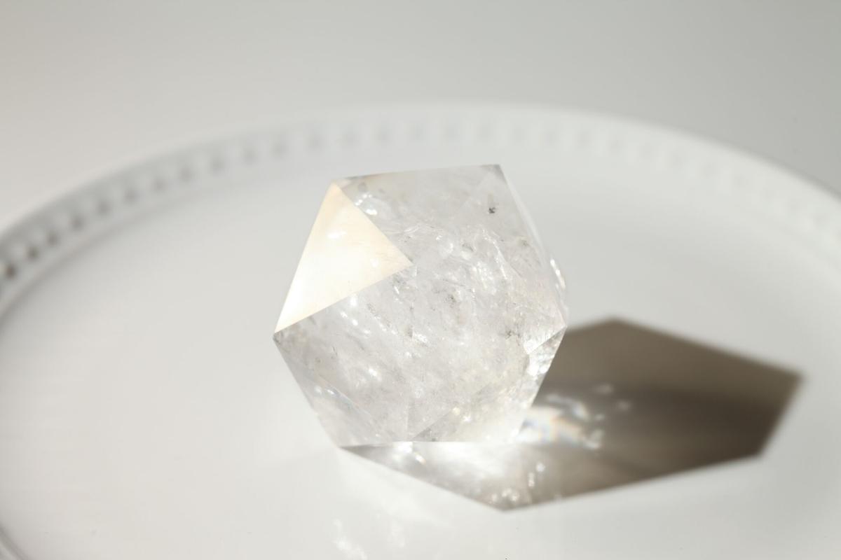 ポスターフレーム 虹入り☆プラトン立体☆天然水晶 イコサヘドロン正二