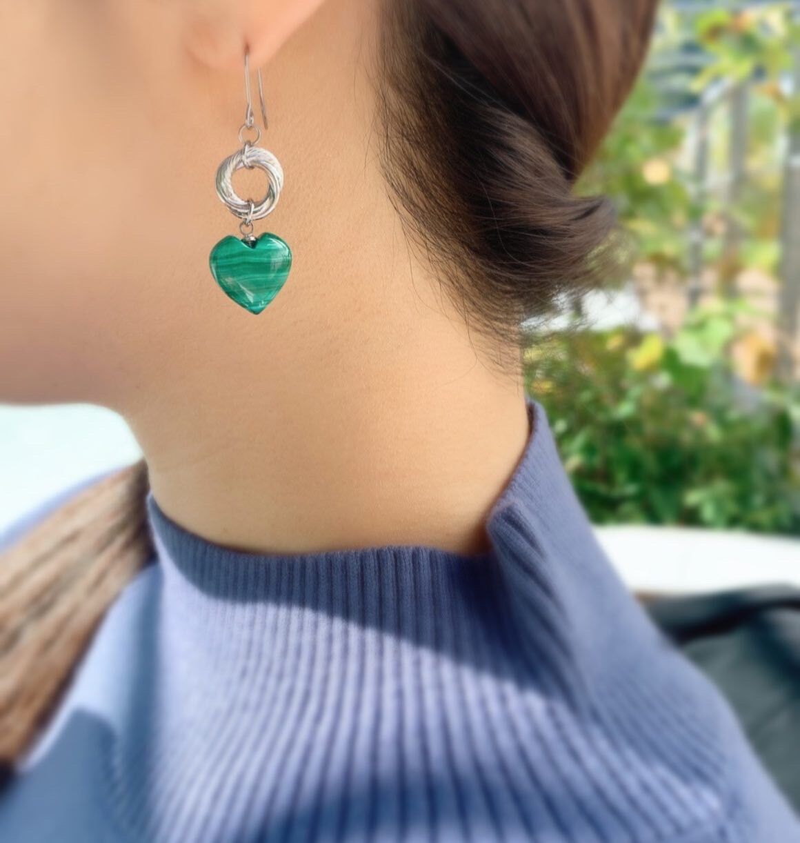 天然石ピアス◇マラカイトハート◇水晶◇白いお花ゆらゆらピアス | mdh