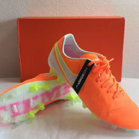 海外スパイク激安販売屋