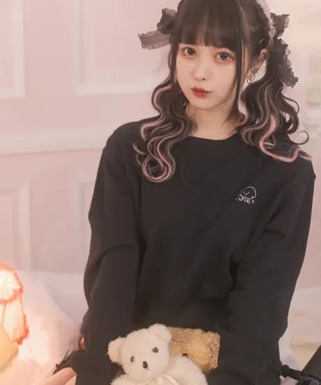 新着商品 black エンブレムスウェットセットアップ pium - Tシャツ ...