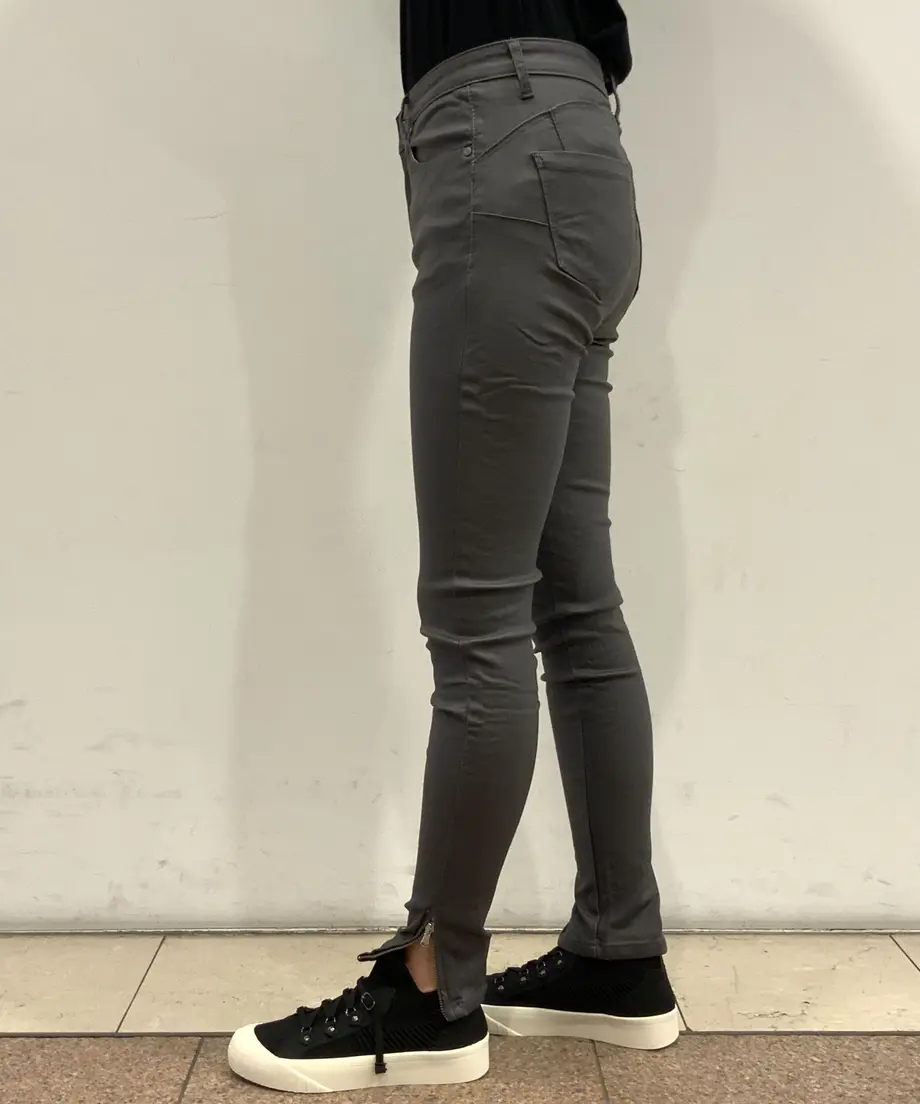61ab02e84adba03597a04db6