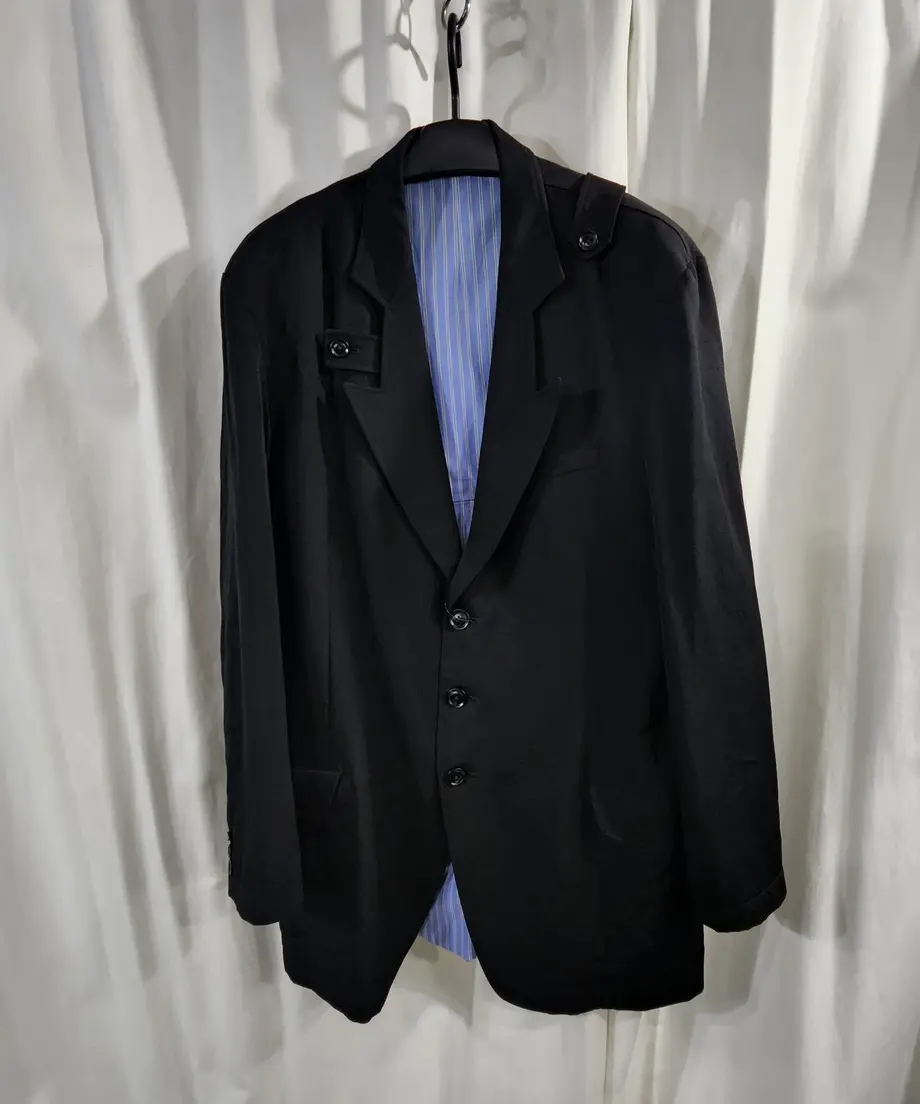 637a11884aed1956b5a8e924