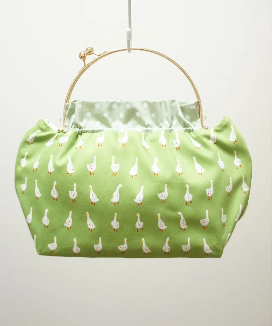60b90cdca7a5e5793b1aed5e